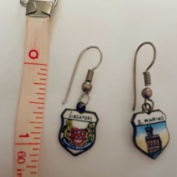 VINTAGE Travel Crest Charm Earrings - Picture 2 of 2